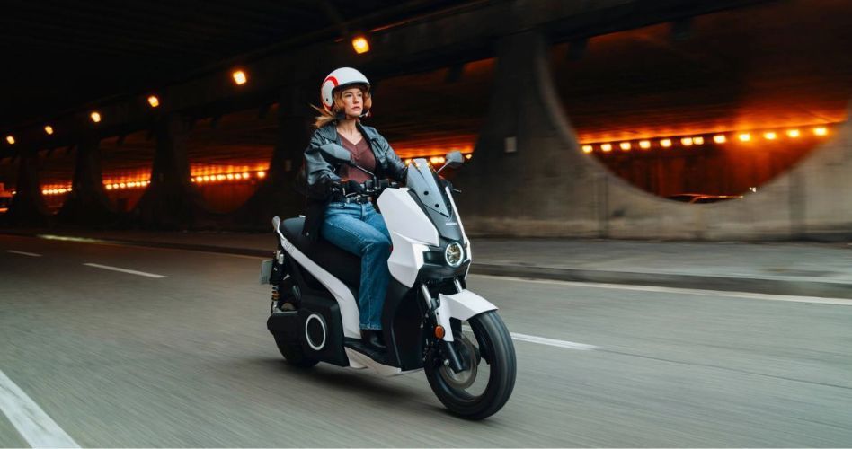 ¿Qué carnet necesito para conducir una moto eléctrica Silence?